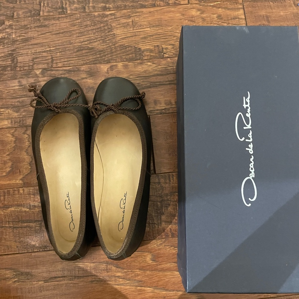 Oscar de la renta brown ballet flat size 6